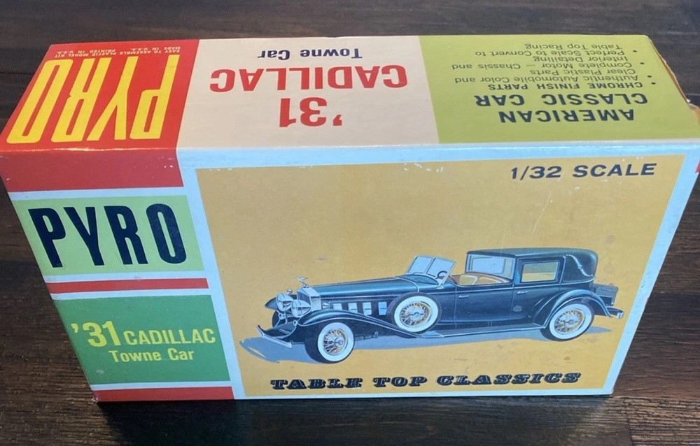 Vintage PYRO 1/32 Antique Model Car Kit 1931 Cadillac Towne Car C346-79