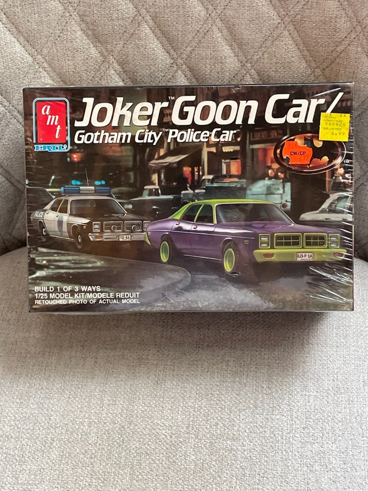 VINTAGE ERTL AMT BATMAN JOKER GOON CAR GOTHAM CITY POLICE CAR 1/25 MODEL NEW