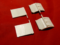 AMT White Freightliner Dual Drive Rear Fenders/Mud Flaps 1/25