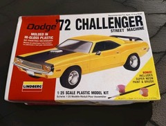 1/25 Dodge 72 Challenger Lindberg Model Car Kit Sealed Inside Mopar Hemi Muscle