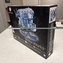 NEW Smithsonian Motor-Works 4-Cylinder Engine Model Kit Moving Parts