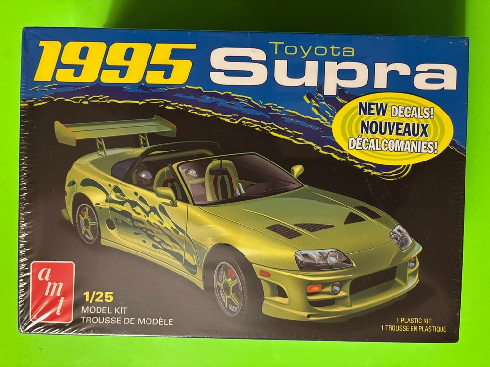 1995 TOYOTA SUPRA MODEL KIT AMT ROUND 2 1/25 SCALE NEW SEALED COOL LOOK!!