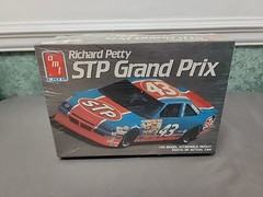 1990 Amt Ertl 43 Richard Petty STP Grand Prix Pontiac 1:25 Model Kit 6728 SEALED
