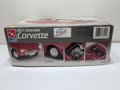 ✨VINTAGE✨ AMT Ertl 1957 Chevrolet Corvette 1/25 Scale Model Kit 8212