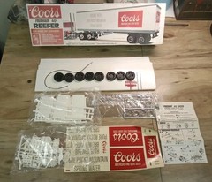 Vintage amt COORS Fruehauf 40′ REEFER 1/25 Scale Kit Featuring 5203