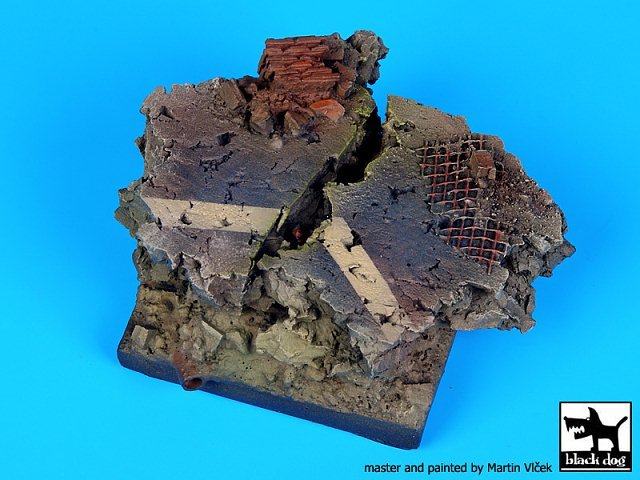 Black Dog (No Scale) Cracked Road Fantasy Diorama Base (50mm x 50mm) FD002