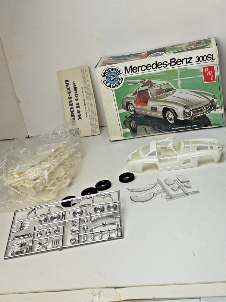 AMT T412, 1955 Mercedes Benz 300SL Gullwing Model Kit with Box