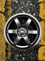 1/5 Scale Aluminum TE37-Style Wheel Display | With Hardwood Stand (Gray)