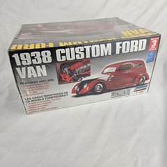 Lindberg 1938 Custom Ford Van 1/24 Scale Plastic Model Kit
