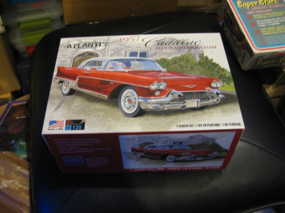 Atlantis 1957 Cadillac Eldorado Brougham 1:25 Scale Plastic Model Car Kit H1244