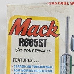 Vintage AMT Mack R685ST Truck Model Kit 1/25 Scale Unbuilt Complete in Box
