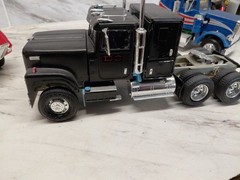 Model Junkyard/parts Plastic Lot Of 3 Big Rigs,white,international ,peterbuilt