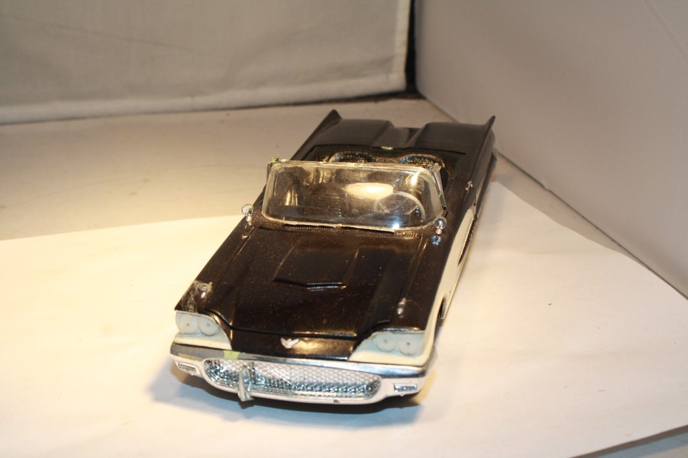 1958 FORD THUNDERBIRD CONVERTIBLE BUILT 1/24 SCALE MONOGRAM