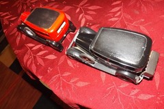 HUBLEY FORD 4 DOOR SEDAN 2 METAL MODEL KIT HOT ROD PARTS REPAIR 1:20 JUNKYARD