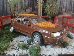 WRECKED FORD TAURUS SHO IN CORNER JUNKYARD DIORAMA SCENE !! COOL DETAILS