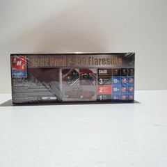 AMT Ertl #31945-1HD 1:25 1992 Ford F150 Flareside Plus Pack Plastic Kit Sealed