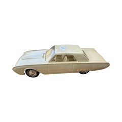 Vintage 1962 Ford Thunderbird 2 Door Hardtop Dealer Promo Car Model 1:25 AMT