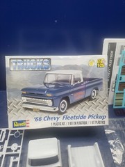 1966 Chevy Fleetside Pickup Revell 85-7225 1/25 Plastic Truck Model Kit