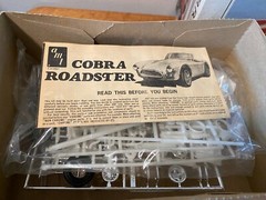 AMT Modern Classic Cobra Roadster 1:25 Scale Skill Level-2 Open Box but Complete