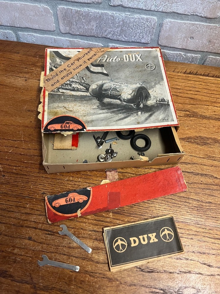 RARE Vintage 1940s AUTO DUX 60D Model Assembly German Box Parts – As-Is