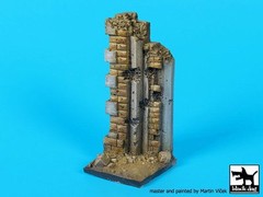 Black Dog 1/35 Damaged Stone Wall Section Vignette / Diorama Base (5x5cm) D35079