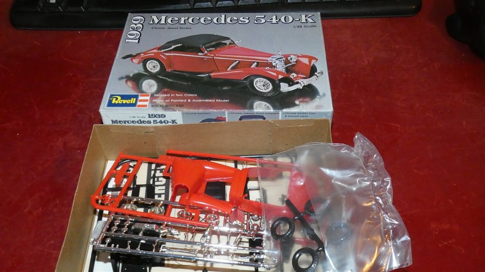 1/48 Scale: Revell: 1939 Mercedes 540-K box set on Sprue