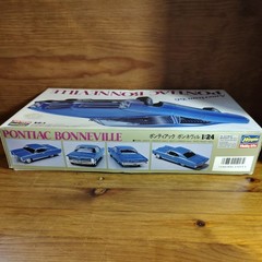 Hasewaga American 66 Pontiac Bonneville 1/24 Scale Model Kit – Open Box