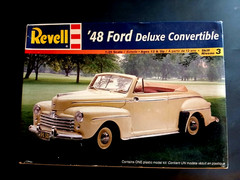 Model Kit 1948 Ford Deluxe Convertible Revell 1:25 Skill Level 4