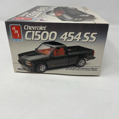 AMT ERTL # 6032 Chevrolet C 1500 454 SS PICKUP TRUCK1/25 Scale Open Unbuilt S8