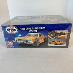 Vintage 1965 OLDS 88 Modified Stocker AMT Ertl 1:25 Model Kit Sealed New Car