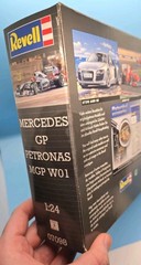 Revell 07098 MERCEDES PETRONAS MGP W01 FORMULA 1 RACE CAR 1:24 F1 NOS SEALED!