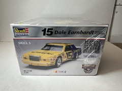 Revell Dale Earnhardt #15 Wrangler Ford Thunderbird NASCAR 1:24 Model Kit NEW