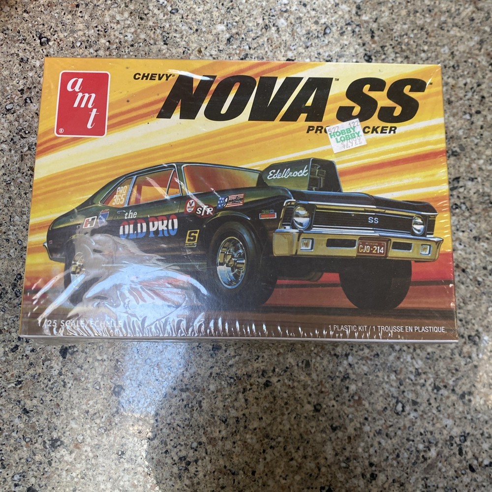 AMT1142M/122 1972 Chevy Nova SS Pro Stocker Model Kit 1:25