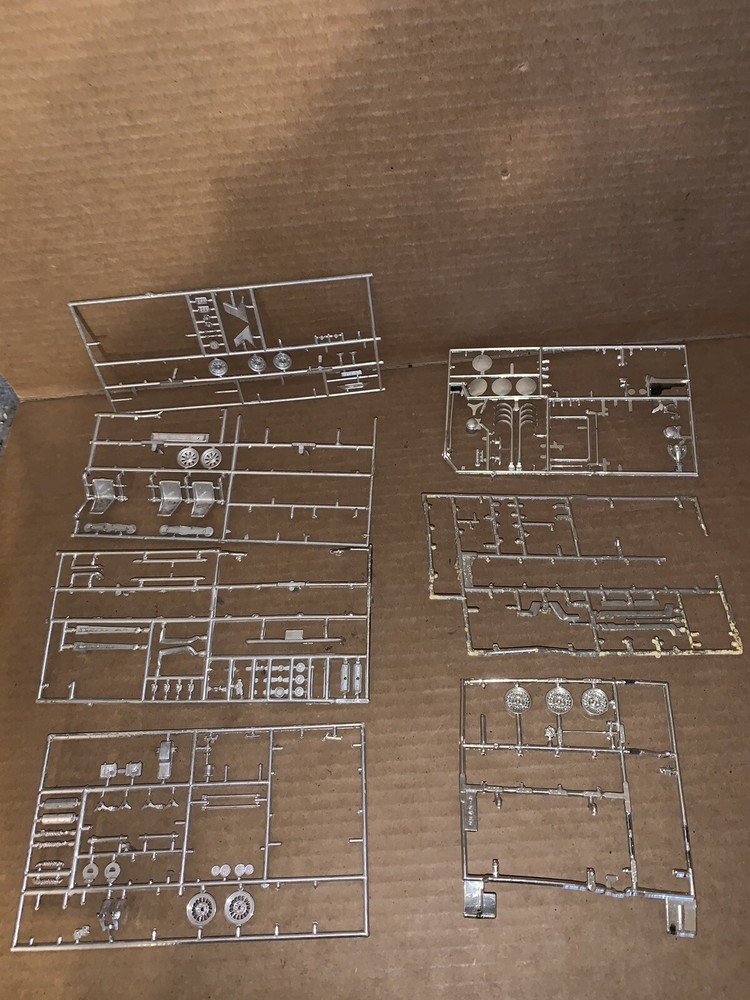 Vintage Junkyard Lot Of Plastic Model Car Chrome Parts And Pieces (Lot 1160A)