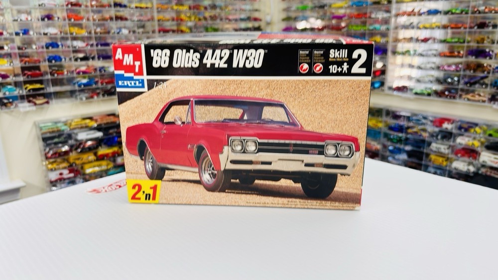 AMT 1966 Oldsmobile 4-4-2 1:25 New/ Open But Complete See Photos