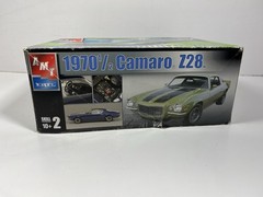 ’70 1/2 CAMARO Z28 2002 AMT/ERTL Model Kit #30086 Open Unbuilt Complete