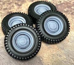 1/24 Scale: 18-Inch “80’s Suburban” Wheels W/ Mud Tires; Jeep, Resin 1/25