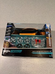 NEW Maisto 1/24 Die Cast Kit 2010 Chevrolet Camaro SS 39361