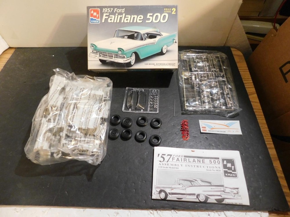 AMT 1:25 #8028 1957 Ford Fairlane 500 OBN