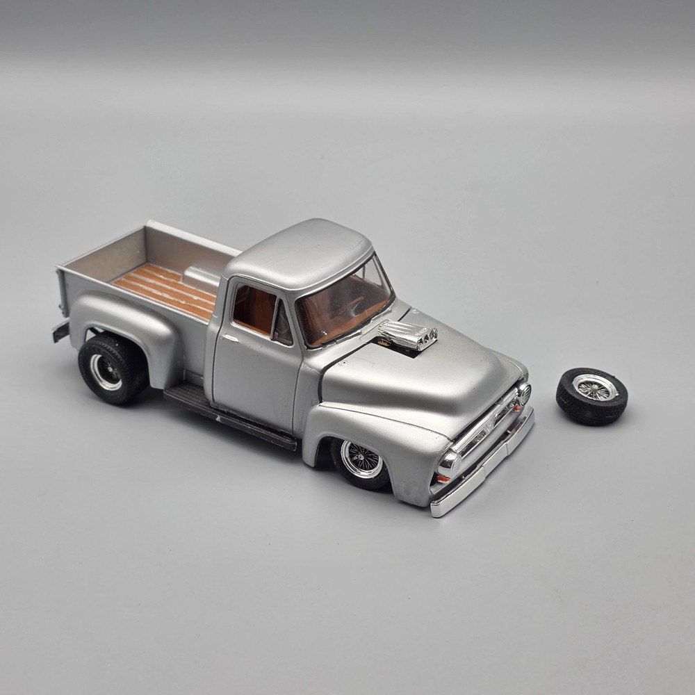 1956 Ford F-100 1/25 Built Model Truck Parts Diorama Display Broken Wheel