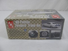 2005 AMT RC2 1/25 Scale 1969 Pontiac Firebird Trans Am Model Car Kit #38394 NOS