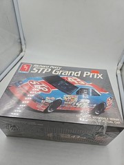 AMT 1/25 NASCAR # 43 STP RICHARD PETTY GRAND PRIX NASCAR MODEL KIT # 6728 F/S