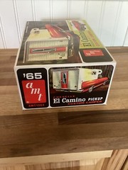 AMT 1/25 Scale Model Kit 1965 Chevy El Camino Pickup w/ Custom Camper AMT1364