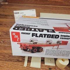 Amt Matchbox Fruehauf Flatbed Trailer 1/25 Scale Model Kit PK-6608 Unbuilt Open