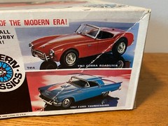 AMT Modern Classic Cobra Roadster 1:25 Scale Skill Level-2 Open Box but Complete