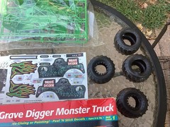 Revell Monogram 85-1901 Snaptite Grave Digger Monster Truck 1/25 Model Kit