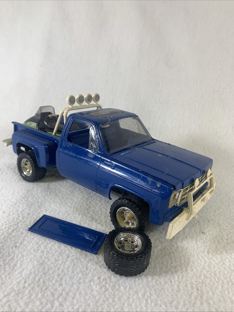 Vintage 1978 Revell Ice Patrol California Pickup Model Kit H-1384 (parts)