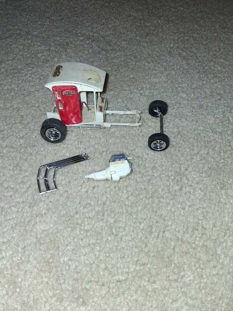 MPC VENDING MACHINE SHOW ROD MODEL KIT FOR PARTS OR RESTORATION