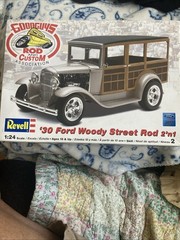 Revell ’30 Ford Woody Street Rod 2’n1 model kit in 1:24 scale Pre-Owned