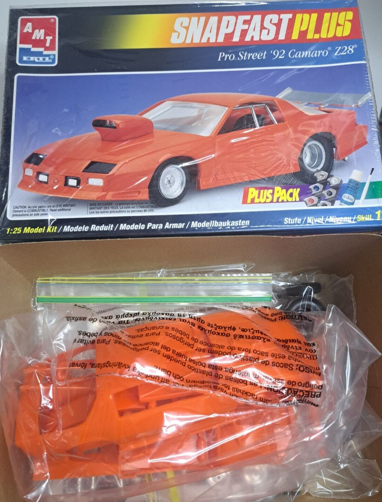 AMT Snapfast Plus 1/25 Pro Street 1992 92 Chevy Camaro Z28 Snap (No Paint/Glue)